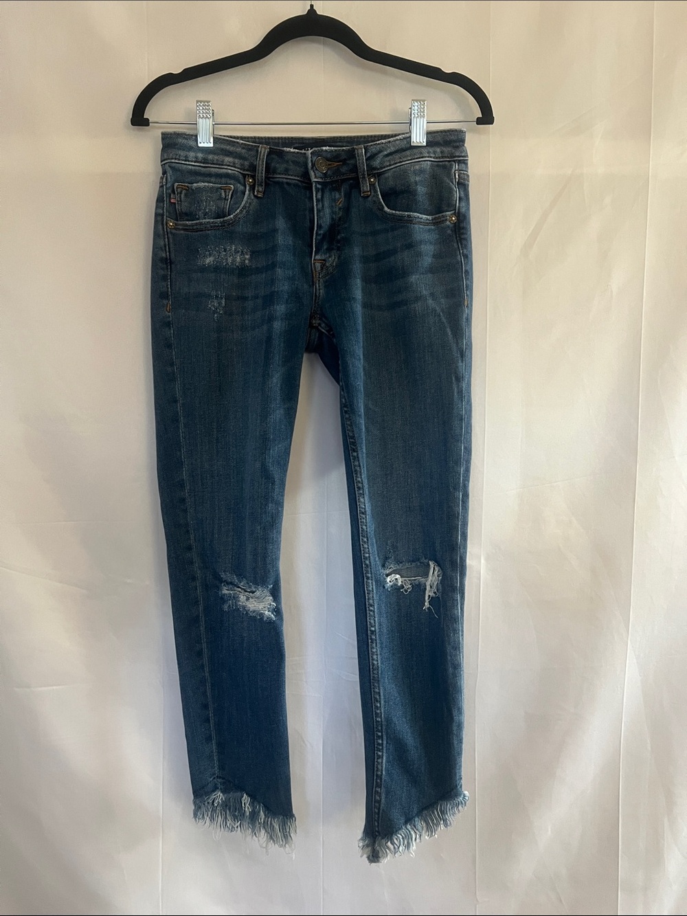 Vigoss Medium Wash Skinny Jeans - Distressing- Women's size 26
